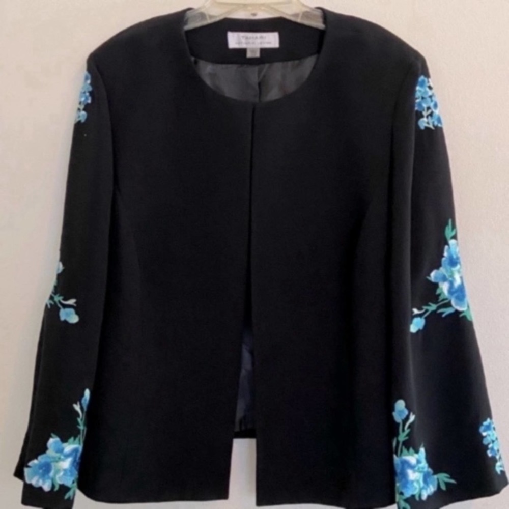 Tahari Embroidered Blazer
Armpit to armpit: 24”

Length: 24